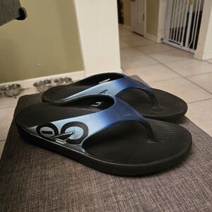 Men's OOFOS Sandals size 12.
